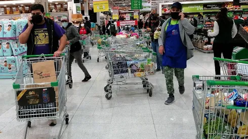 ¿Hasta qué hora están abiertos los supermercados hoy sábado?