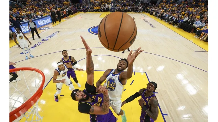 Los Warriors vencieron a los Lakers cómodamente
