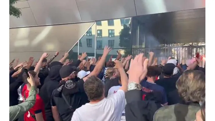 Hinchas del PSG insultan a Messi