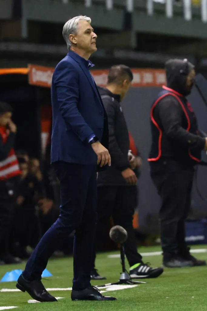 Tiago Nunes suma un nuevo capítulo con el arbitraje (Photosport)