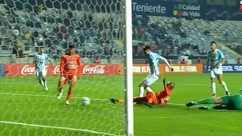 El momento del insólito autogol de Sais Santibáñez que puso en ventaja a Magallanes ante la U. César Vallejo.