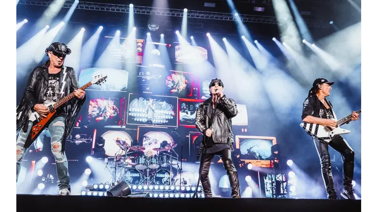 Scorpions deleitó a miles de fanáticos en el Santa Laura.