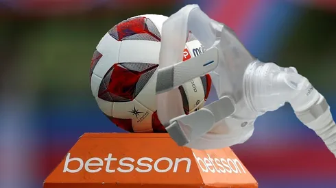 La pelota necesita un respirador artificial en Chile