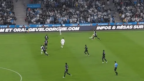 Alexis Sánchez genera dudas por su gol ante Auxerre.