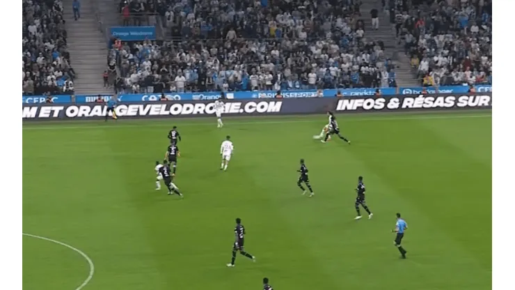 Alexis Sánchez genera dudas por su gol ante Auxerre.