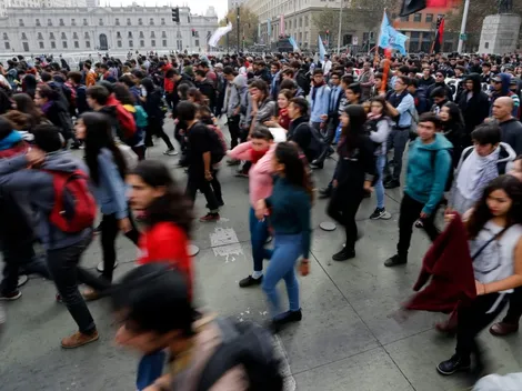 Experto explica cuánto costaría condonar el CAE en Chile