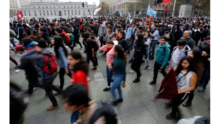 Experto explica cuánto costaría condonar el CAE en Chile
