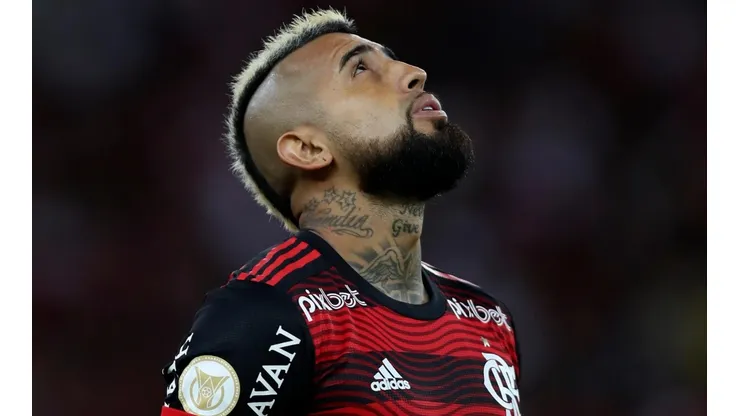Arturo Vidal no lo pasa bien