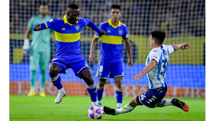 El peruano Luis Advíncula tuvo una actuación muy destacada ante Racing.