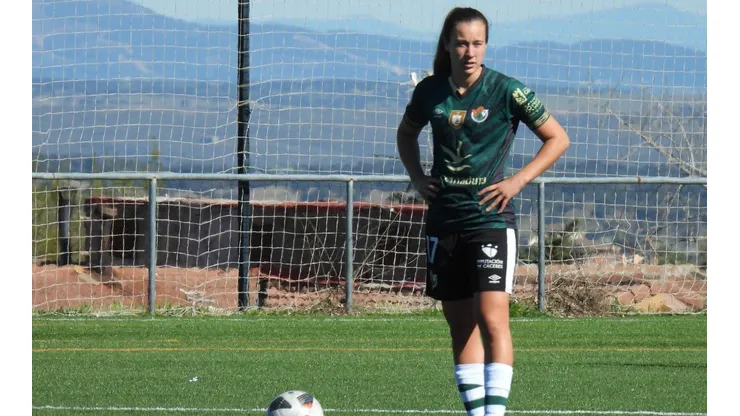Sonya Keefe sigue en racha y vuelve a anotar gol en España