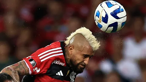 Arturo Vidal fue titular pero no dejó felices a los hinchas del Flamengo.