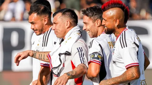 Medel junto a Suazo, Valdivia y Vidal. Puros formados en Colo Colo.