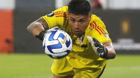 El peso y los horarios: las razones disciplinarias de Quinteros para dejar suplente a Cortés en Colo Colo.