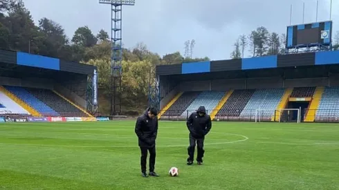 El Estadio CAP quedó como una piscina tras la lluvia en Talcahuano y el duelo entre Huachipato y Magallanes tendrá que ser reprogramado.