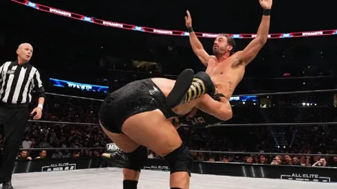 Ariel Levy siendo masacrado por Wardlow