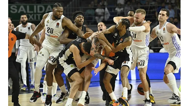 El inicio de la pelea entre jugadores del Real Madrid y el Partizan