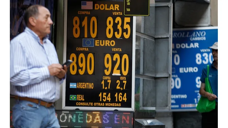 ¿A cuánto está el dólar este jueves 27 de abril en Chile?