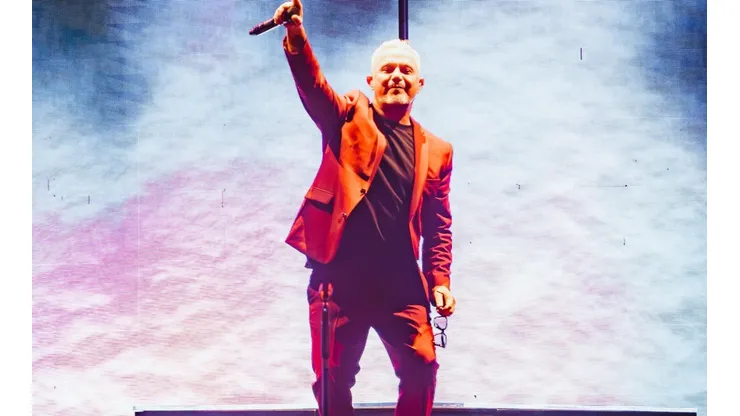 Alejandro Sanz regresó a Chile con espectacular concierto.