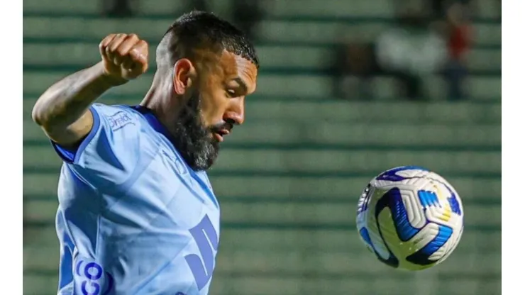 Ronnie Fernández es destacado por su juego en Bolívar.