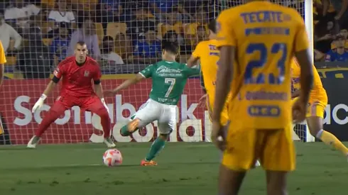 Víctor Dávila se lució con un golazo en la ida de la semifinal de la Concachampions, aunque el León cayó.