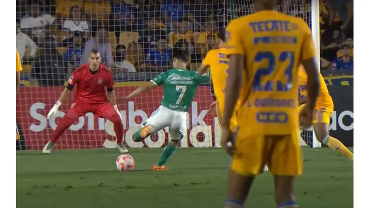 Víctor Dávila se lució con un golazo en la ida de la semifinal de la Concachampions, aunque el León cayó.