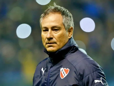 Prensa argentina le pega a Holan por la crisis de Independiente