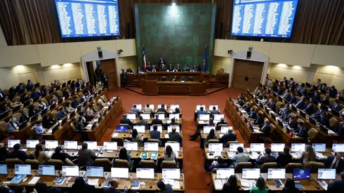 Partidos toman postura por sexto retiro