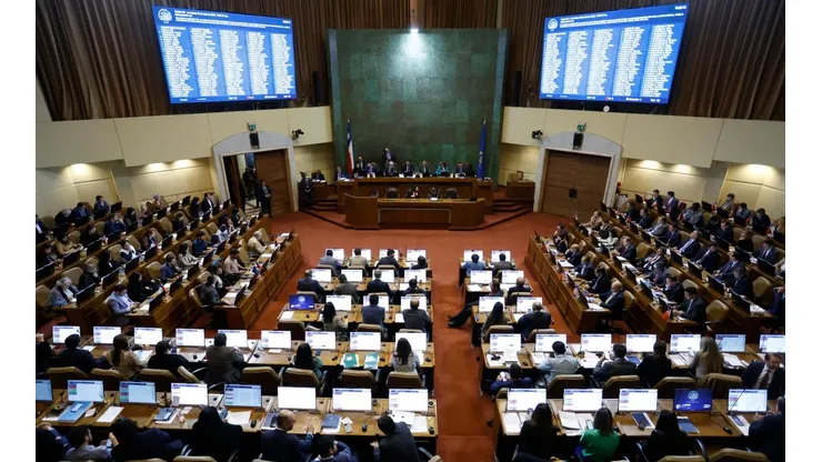 Partidos toman postura por sexto retiro