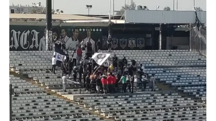 Barristas despidieron al "Guatón Carlos" en el Monumental