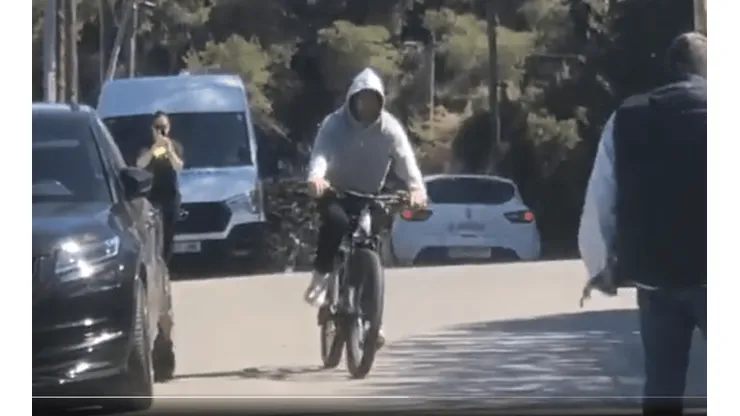 Messi se subió a la bici para dar unas vueltas por Barcelona