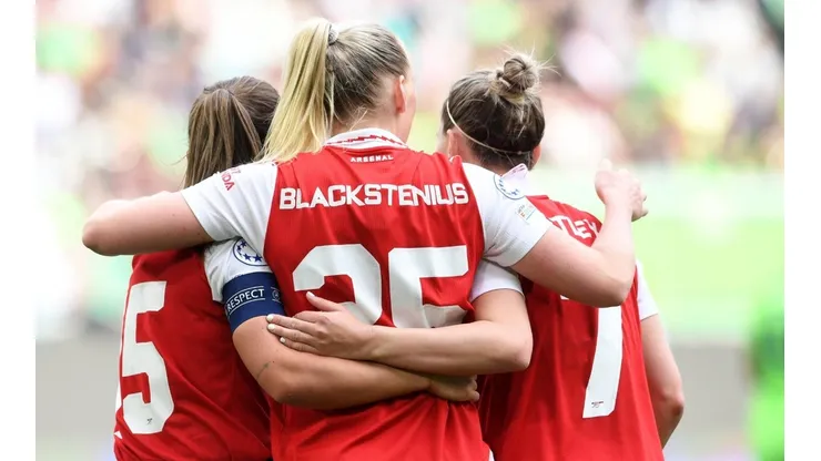 Arsenal Femenino sufre por incendio de su avión en Alemania
