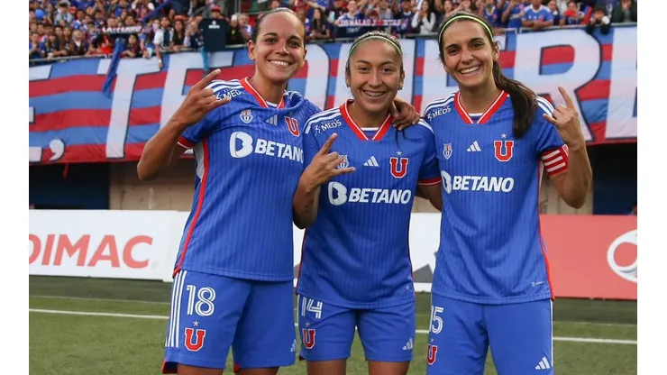 Bárbara Sánchez, Ana Gutiérrez y Daniela Zamora, las goleadoras de la U frente a Colo Colo.