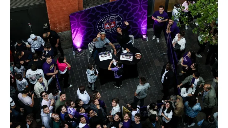 Gabriel Suazo recibió el cariño de los fanáticos del Toulouse