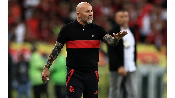 El eléctrico Sampaoli deja loca a la prensa brasileña tras su debut con Flamengo de Vidal.