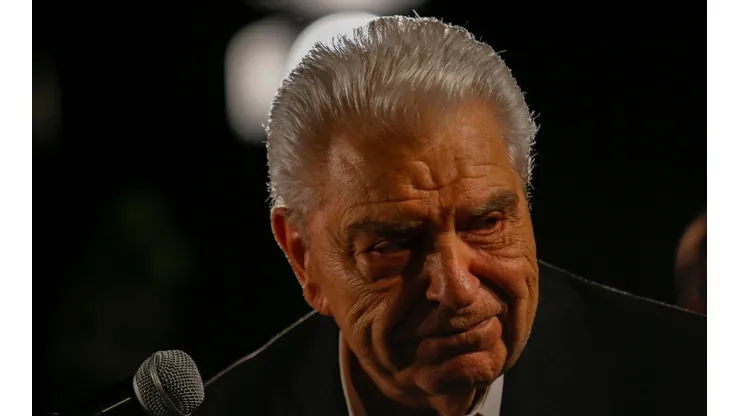 Don Francisco critica al Aeropuerto
