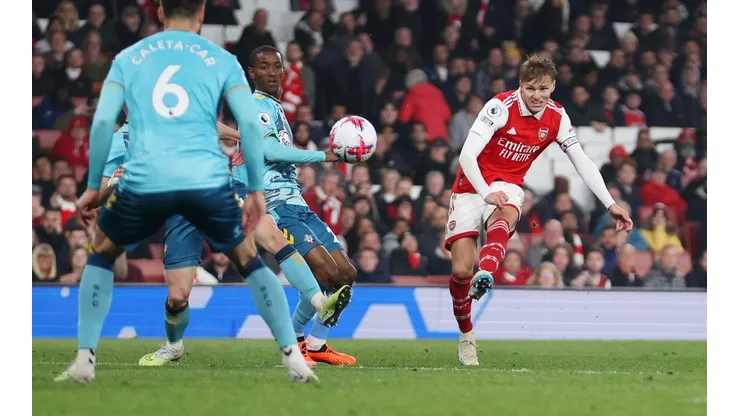 Arsenal salvó un desastre en la agonía