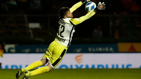 Tomás Ahumada fue la figura de Audax Italiano en el empate sin goles que lograron los Tanos ante Santos en Brasil.