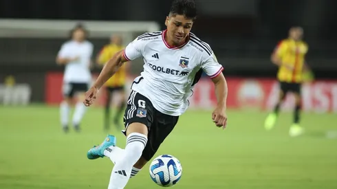 Damián Pizarro jugando por Colo Colo.