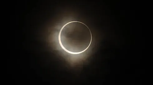 Eclipse Híbrido Solar de abril