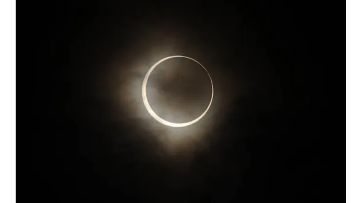 Eclipse Híbrido Solar de abril