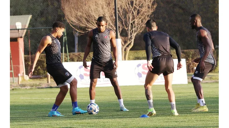 El plantel de Monagas entrenó en el Complejo Deportivo del Sifup antes de su duelo con Colo Colo por Copa Libertadores.