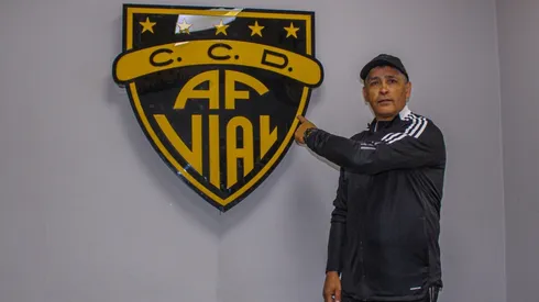 Fernández Vial Fem presenta a Luis Ceballos como su nuevo DT