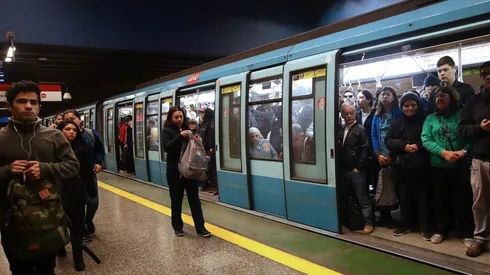 A raíz del triunfo albo, Metro de Santiago cerró la estación Pedreros.