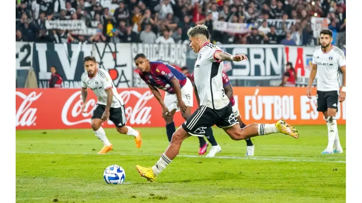 Carlos Palacios marcó de penal para el triunfo de Colo Colo.