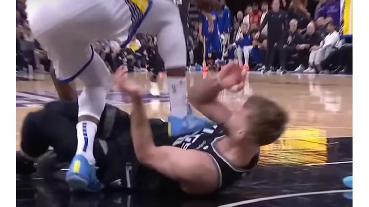 Draymond Green pisa a Sabonis