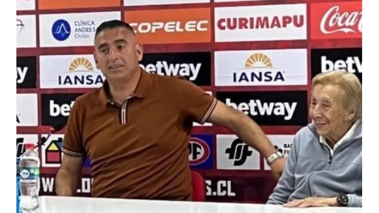 Jaime García también ha llevad a conferencias de prensa a su mamita.