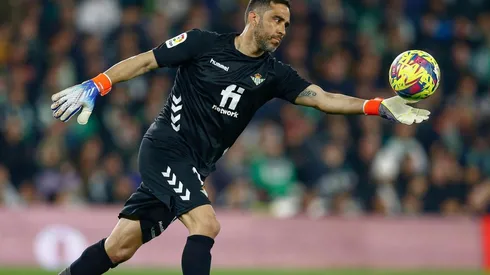 Claudio Bravo piensa seguir en el Betis