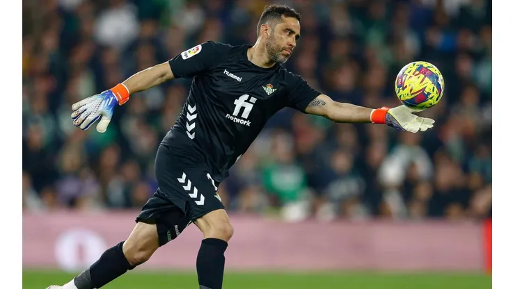 Claudio Bravo piensa seguir en el Betis