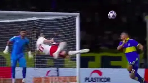 Mauro Boselli se matriculó con una joya para el triunfo de Estudiantes ante Boca