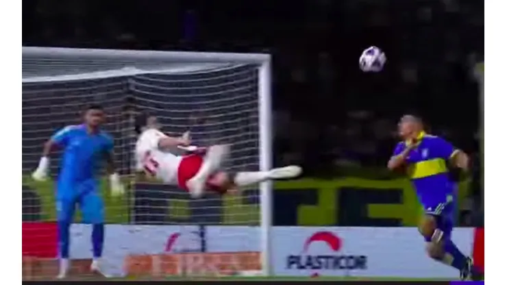 Mauro Boselli se matriculó con una joya para el triunfo de Estudiantes ante Boca